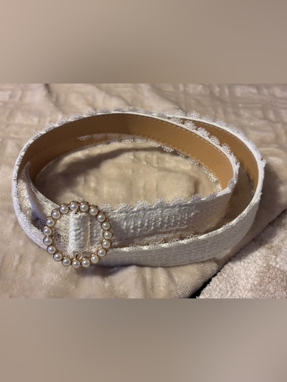 Pearl-Trim White Lace Belt with Decorative Round Buckle